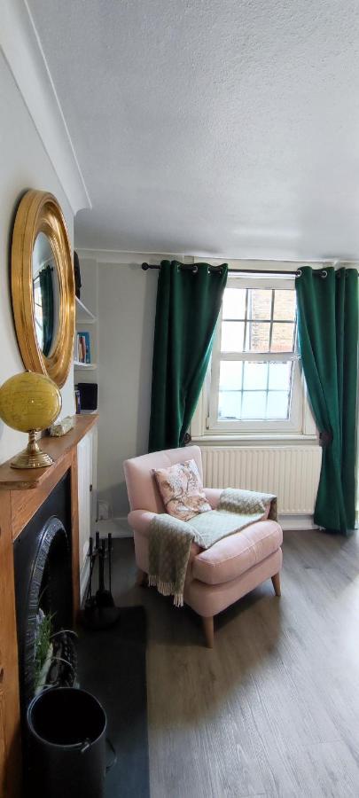 Windsor Cottage: Cosy, Charming, Full Of Character Exterior foto